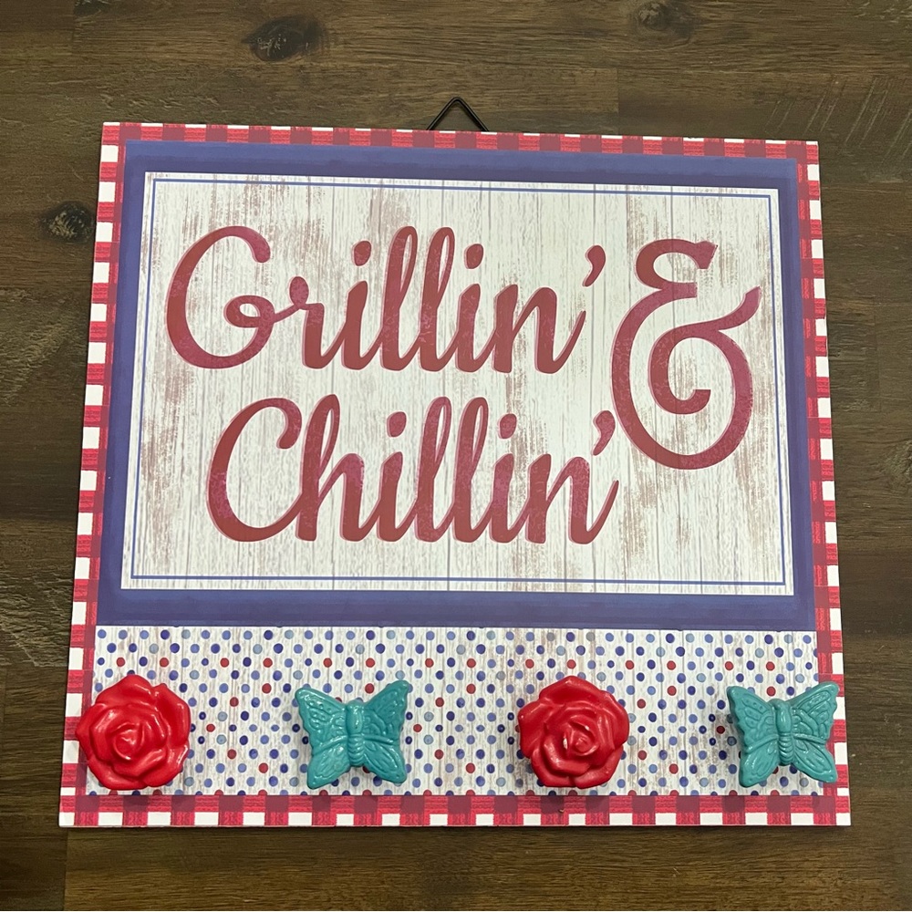 ✅ Summer “Grillin n Chillin” patriotic decor sign with rose & butterfly knobs